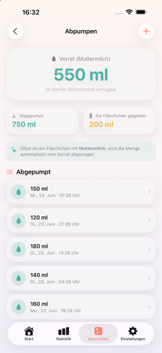 Abpumpen mit Muttermilch-Vorrat, der sich mit Muttermilch-Fläschchen verrechnet